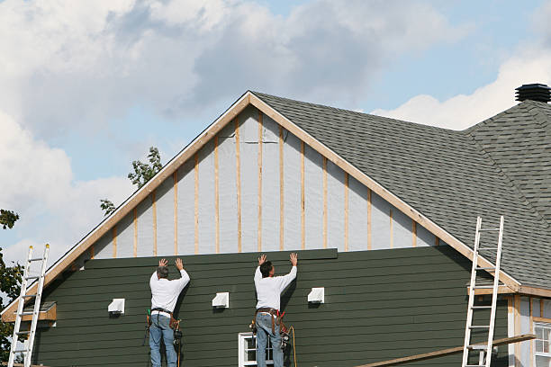 Professional Siding Installation technician working in Richwood, TX